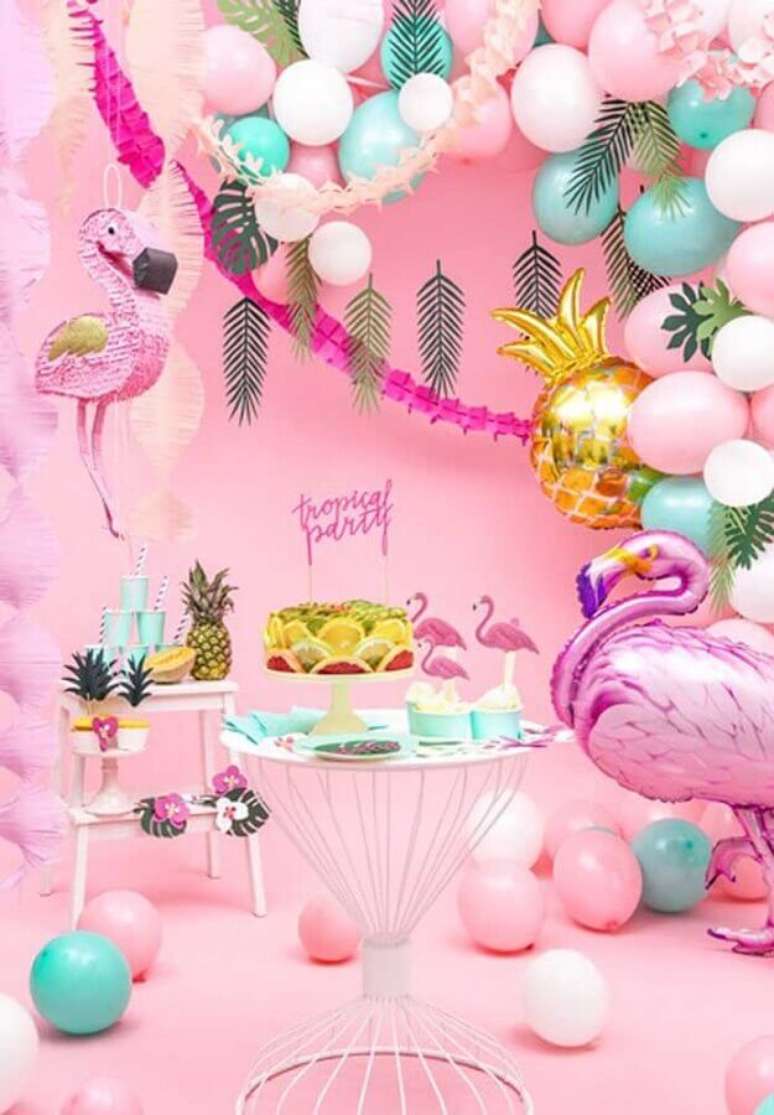 3. O rosa é a cor principal usada na decoração de festa flamingo – Foto: PartyBox