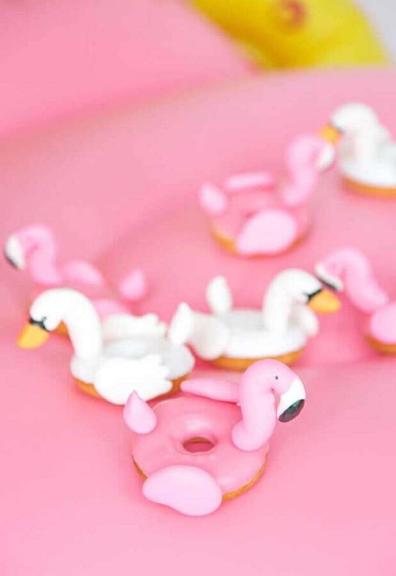 87. Lindos doces decorados para festa de aniversário flamingo – Foto: Pinterest