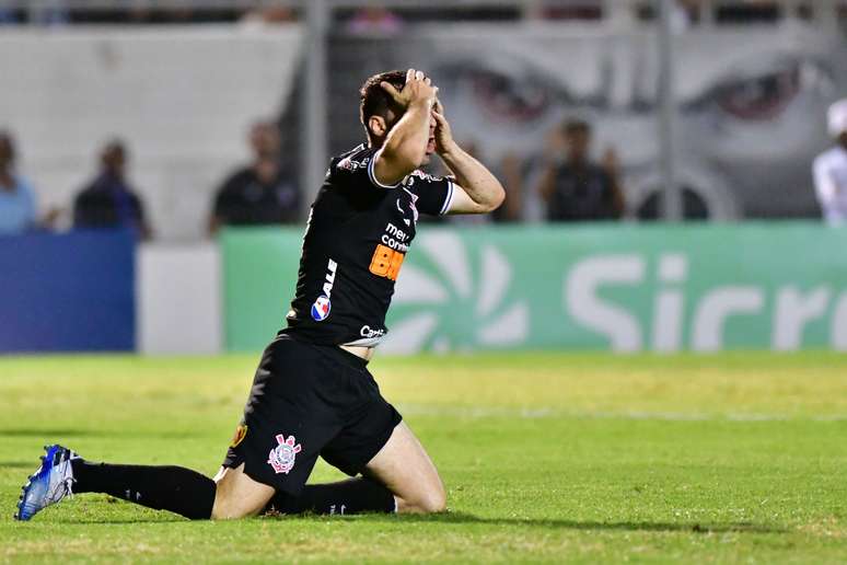 Corinthians perde para a Ponte em Campinas.