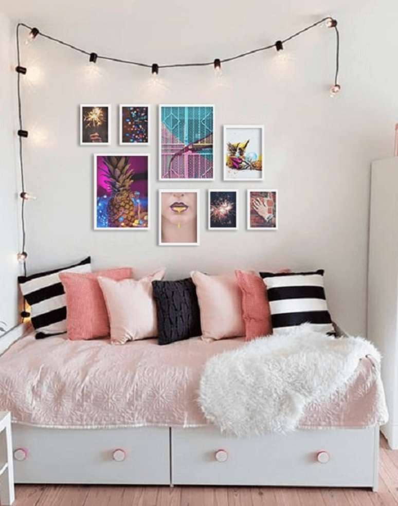 25- Os quadros para quarto feminino t&ecirc;m temas delicados. Fonte: Top Quadros