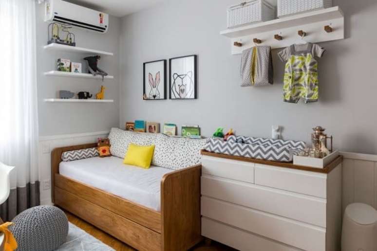 26- Os quadros para quarto de beb&ecirc; t&ecirc;m figuras de personagens infantis. Fonte: Pinterest