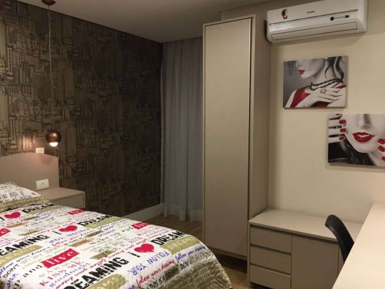 37- Os tons dos quadros para quarto se repetem na parede oposta. Fonte: Marcia Rubinatti