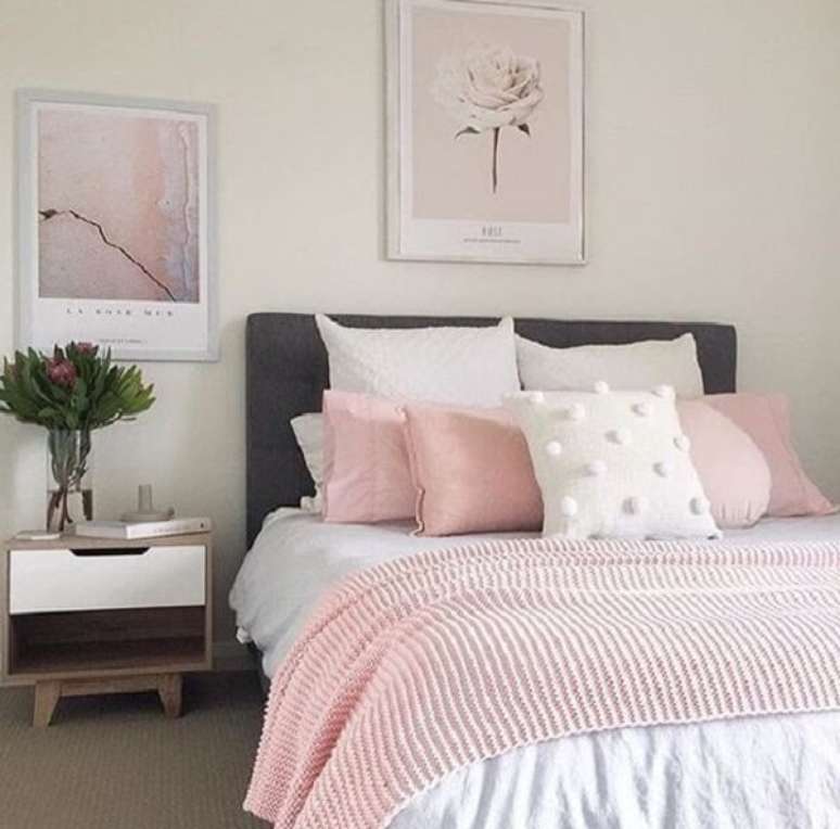 59- As cores das imagens dos quadros para quarto se repetem nos objetos distribu&iacute;dos pelo dormit&oacute;rio, Fonte: Pinterest