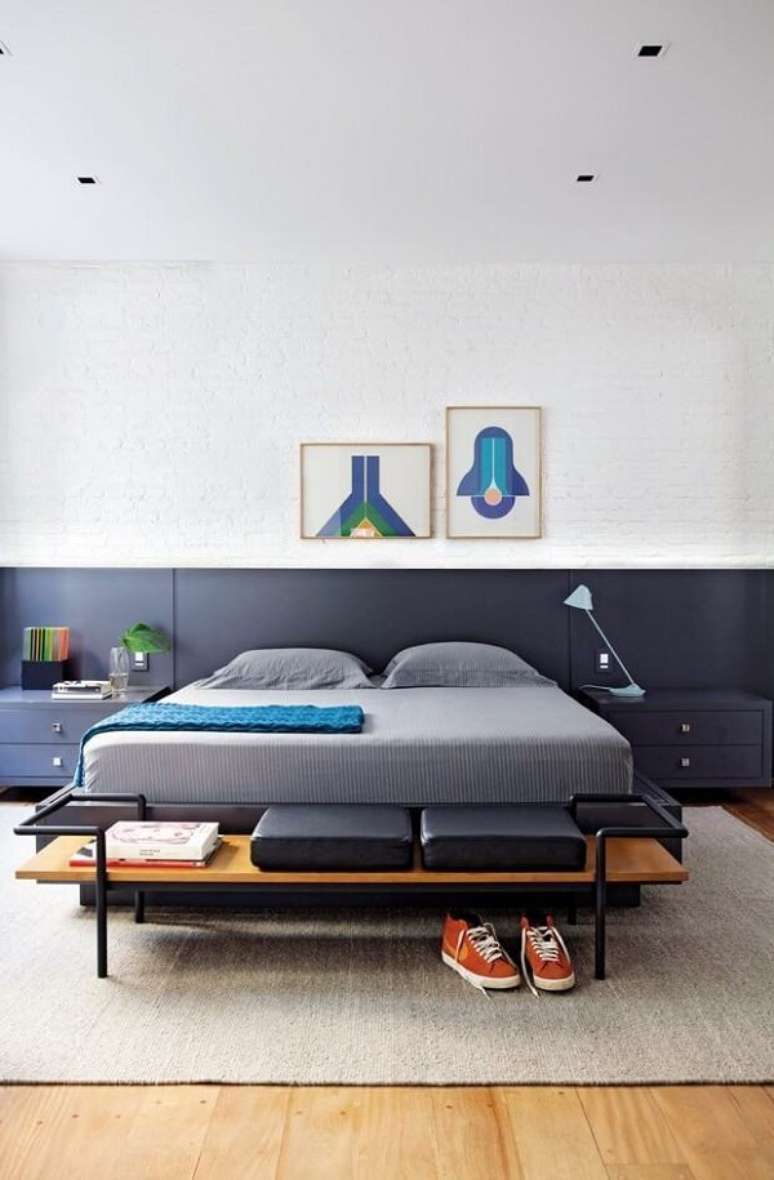 45- No dormit&oacute;rio os quadros para quarto masculino t&ecirc;m gravuras nas mesmas cores da decora&ccedil;&atilde;o. Fonte: Pinterest