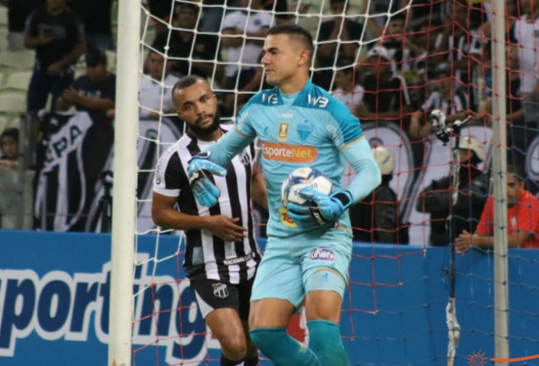 Felipe Alves defendeu o pênalti de Vinícius (Foto: Reprodução/Fortaleza)