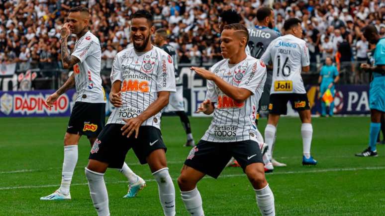 Janderson foi expulso por ter ido comemorar com a torcida (Foto: AMpress)