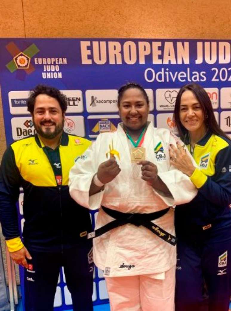 Beatriz Souza com a medalha de ouro (Foto: Reprodução/CBJ)