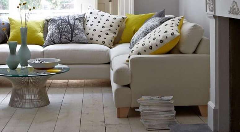 2. Modelos de almofadas decorativas para sofá com estampas diferentes.