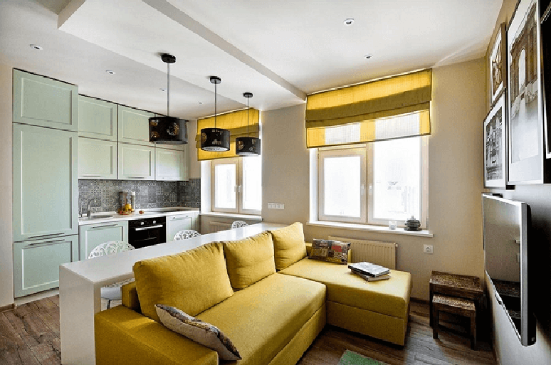 33. Decore a sala de estar com sofá amarelo. Fonte: Bricolage e Decoração