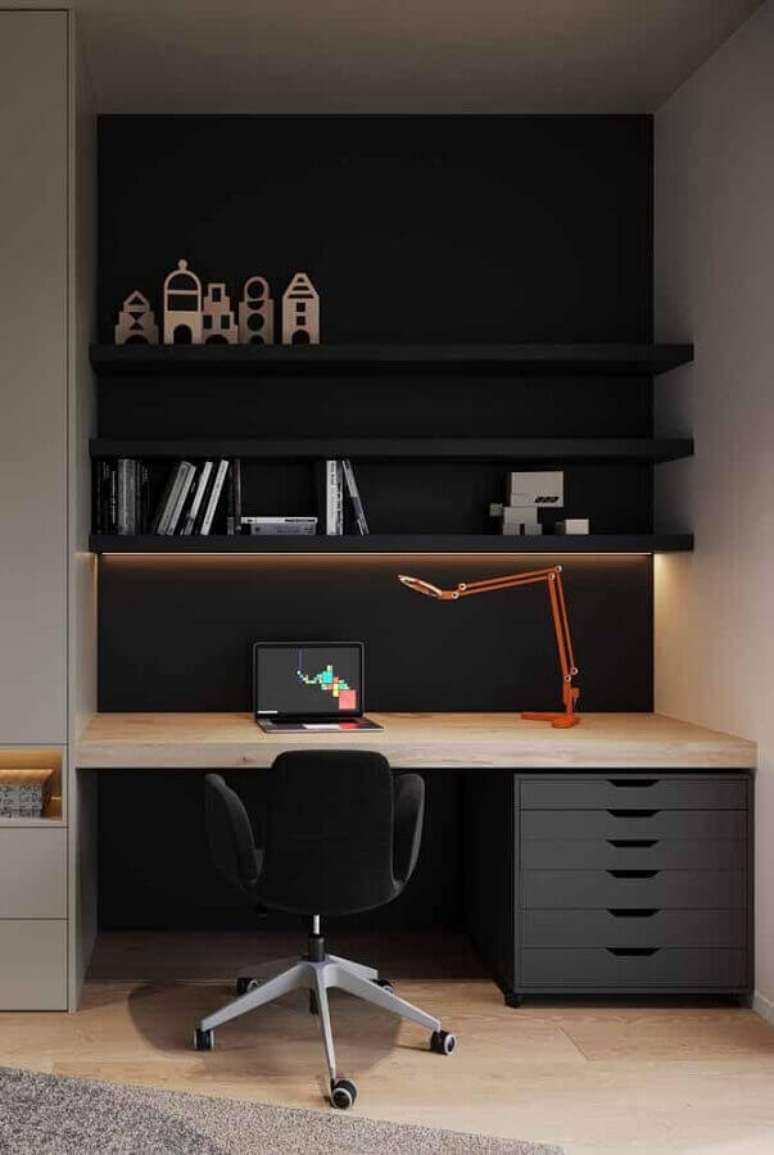 57. Home office pequeno decorado na cor preta – Foto: Pinterest