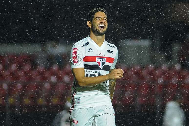 O jogador Alexandre Pato do São Paulo, durante partida contra equipe do Novorizontino, pela 4ª rodada do Campeonato Paulista, no Morumbi