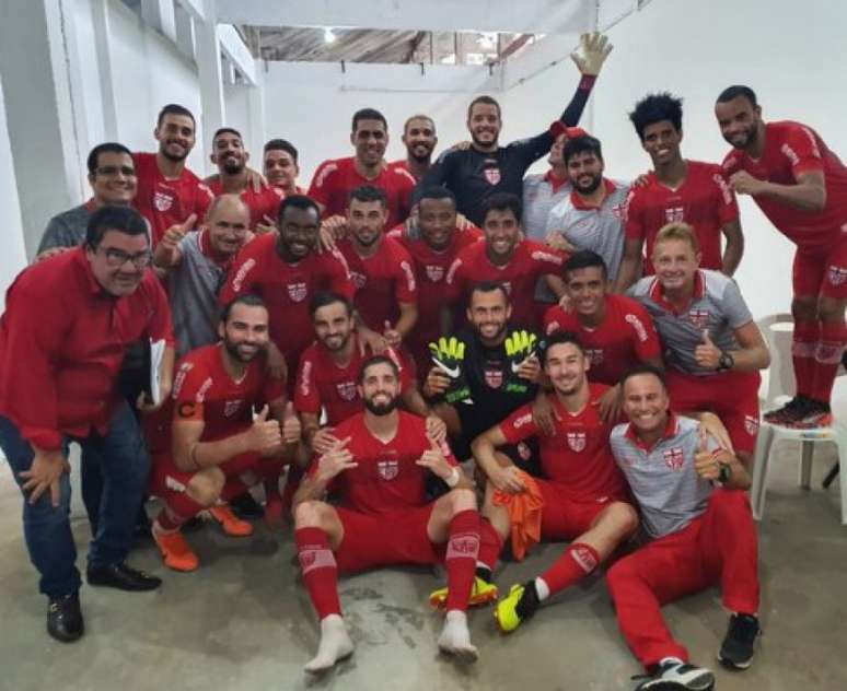 Elenco do CRB comemora classificação na Copa do Brasil (Foto:Divulgação/CRB)