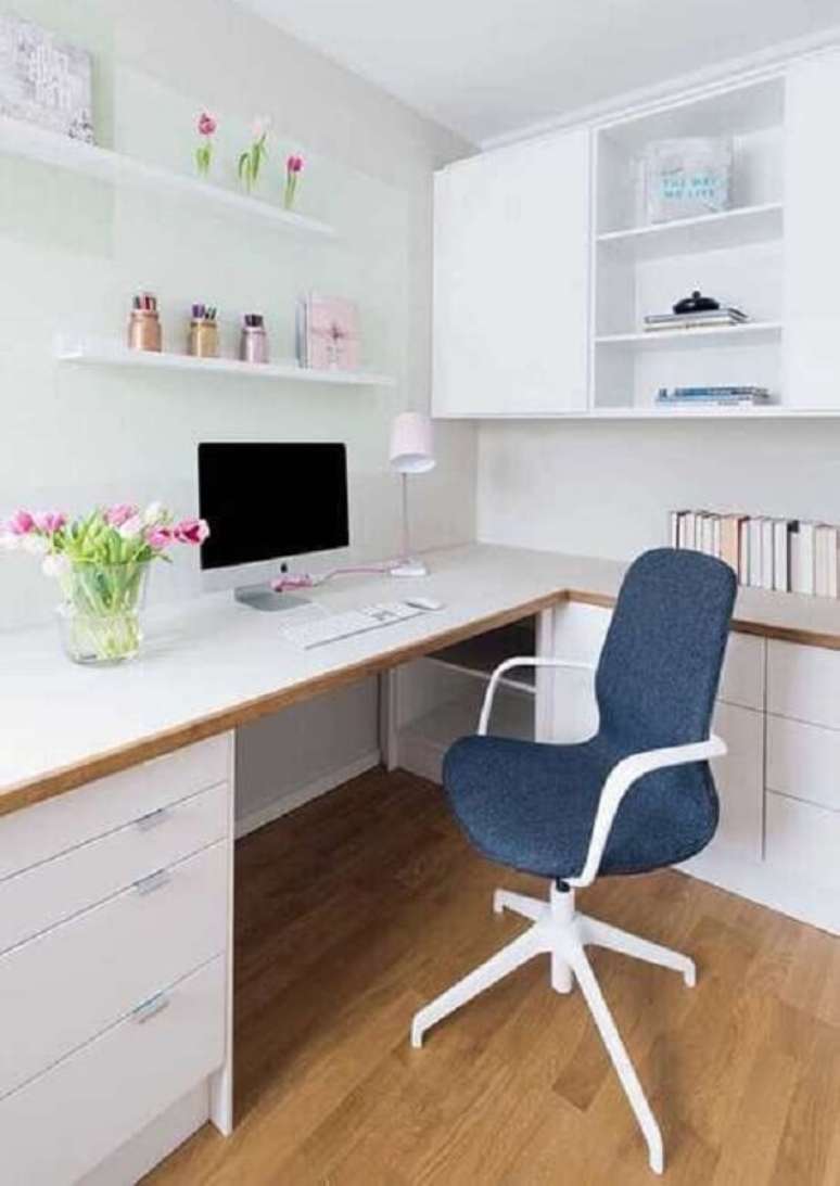 54. Cadeira girat&oacute;ria para escrit&oacute;rio planejado. Fonte: Pinterest