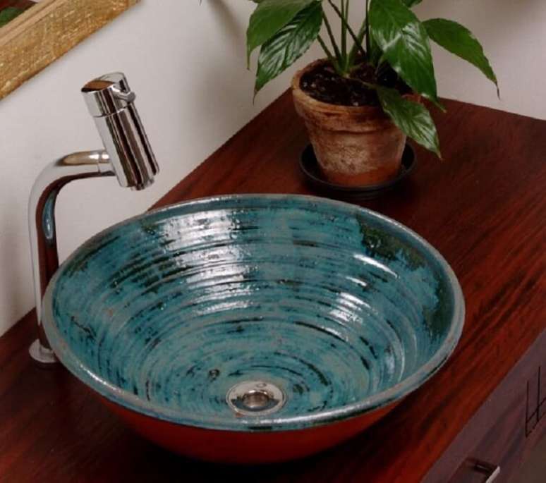 33. A cubas para banheiro de cerâmica é idea ideais para ambientes rústicos. Fonte: Pinterest