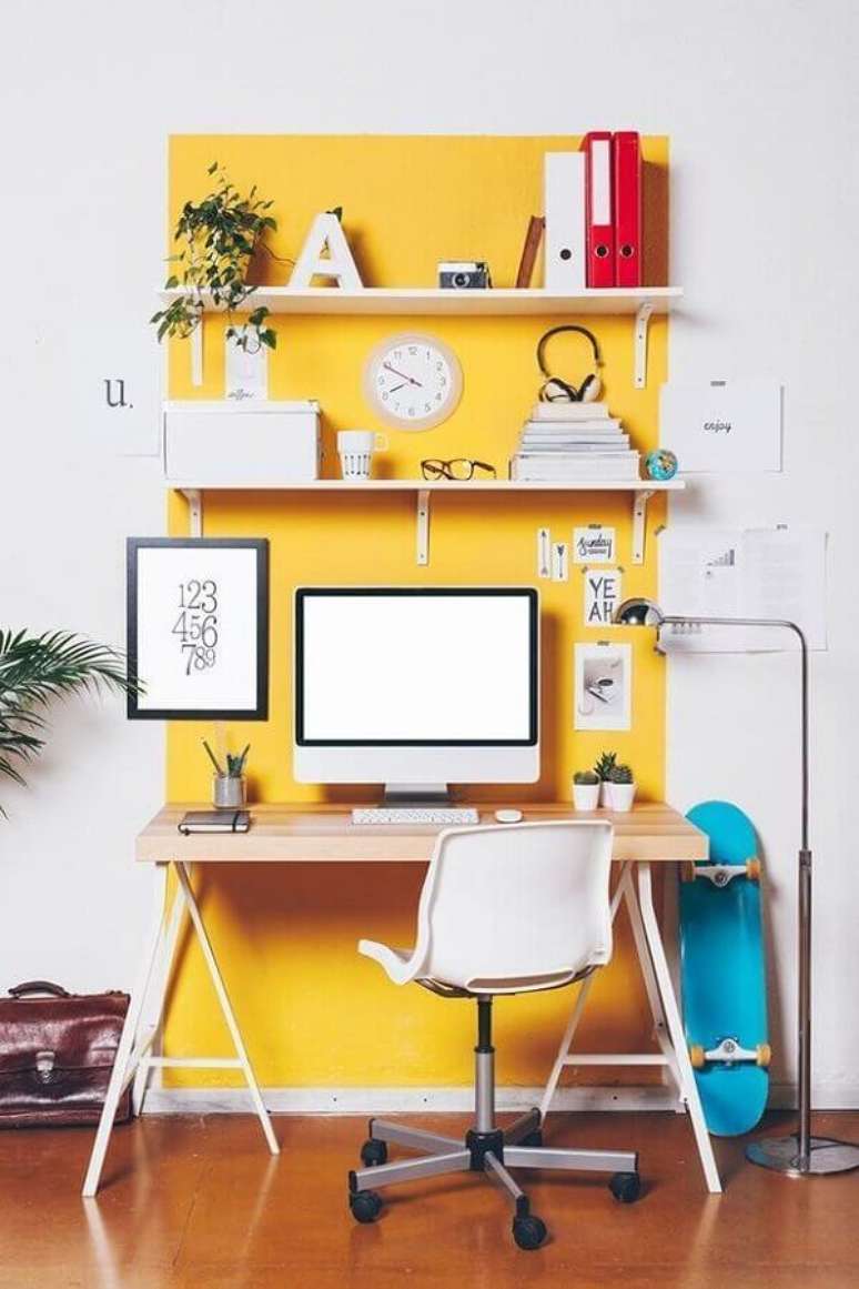 46. O amarelo &eacute; uma cor estimulante e alegre para o escrit&oacute;rio planejado. Fonte: Pinterest