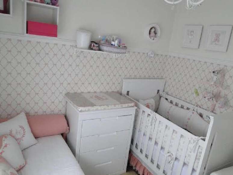 47. Modelo delicado de papel de parede para quarto de bebê