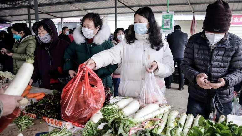 Acredita-se que o novo coronavírus tenha se originado no mercado de Wuhan.