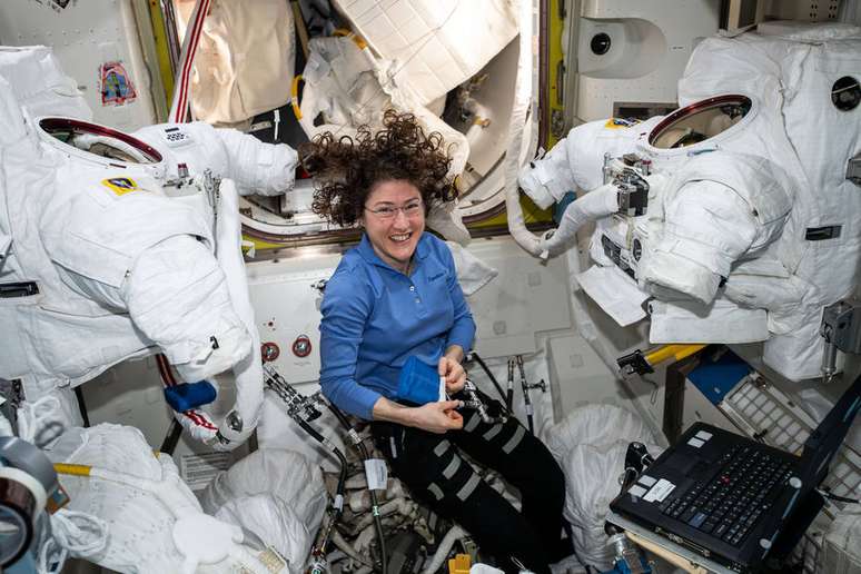 Christina Koch ficou 328 dias a bordo da Estação Espacial Internacional; ela voltou à Terra nesta quinta-feira