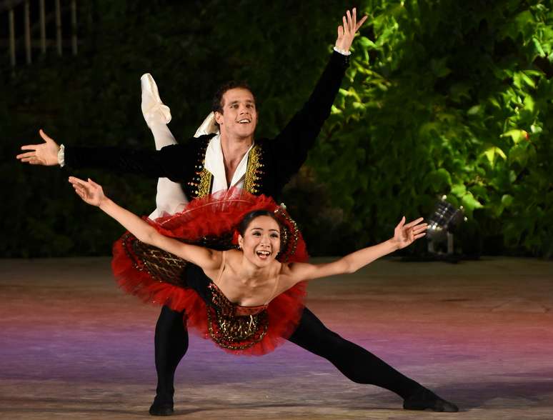 Bailarinos durante 28ª edição de Competição Internacional de Balé em Varna, na Bulgária
27/07/2018 REUTERS/Petko Momchilov