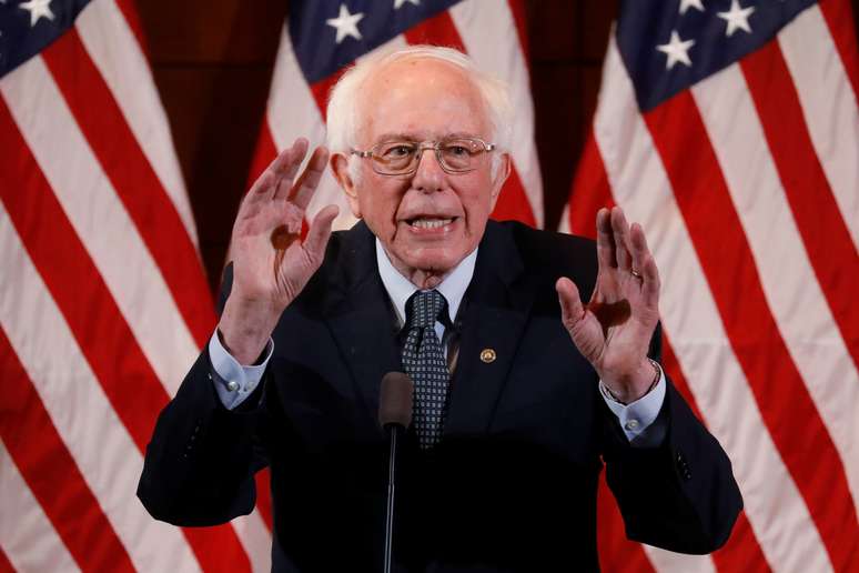 Bernie Sanders discursa em Manchester, no Estado norte-americano de New Hampshire
04/02/2020 REUTERS/Brendan McDermid