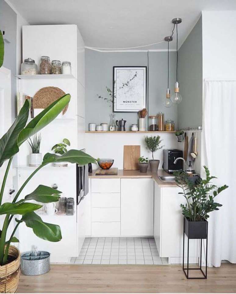 28. Que tal decorar a cozinha pequena com plantas – Via: Pinterest
