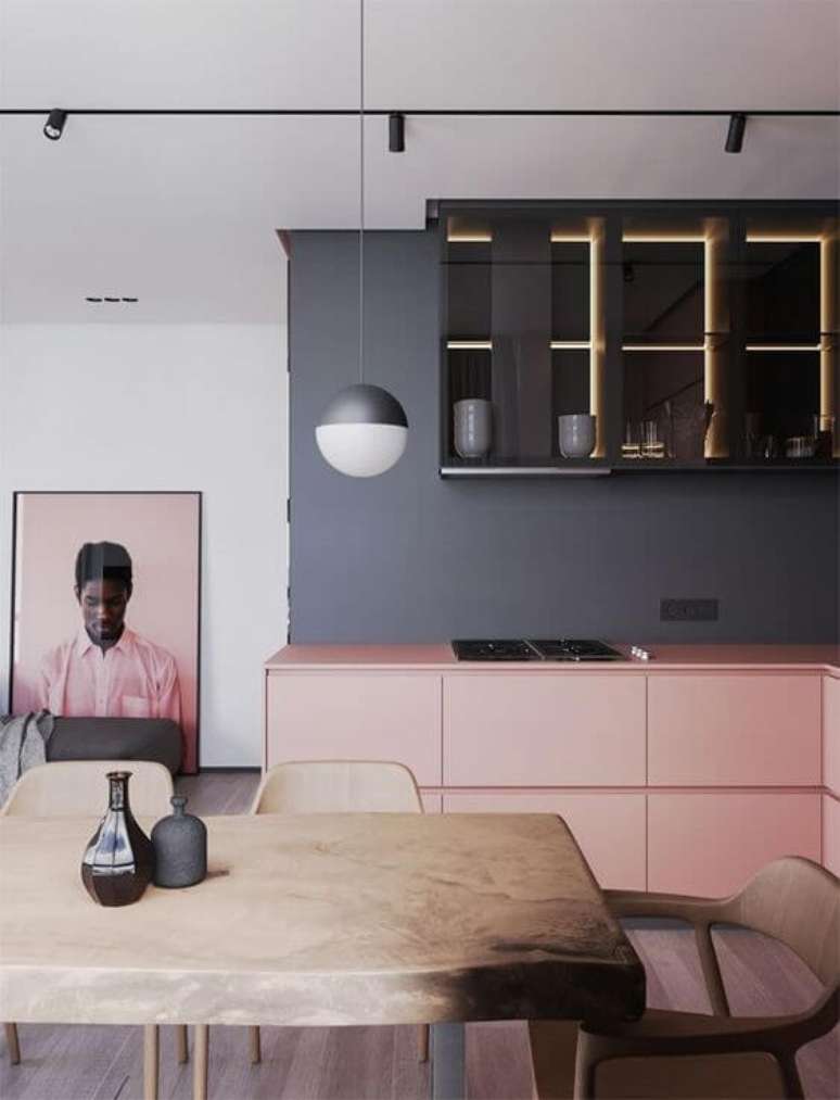 1. Armário de cozinha cinza e rosa – Foto: Casa Vogue