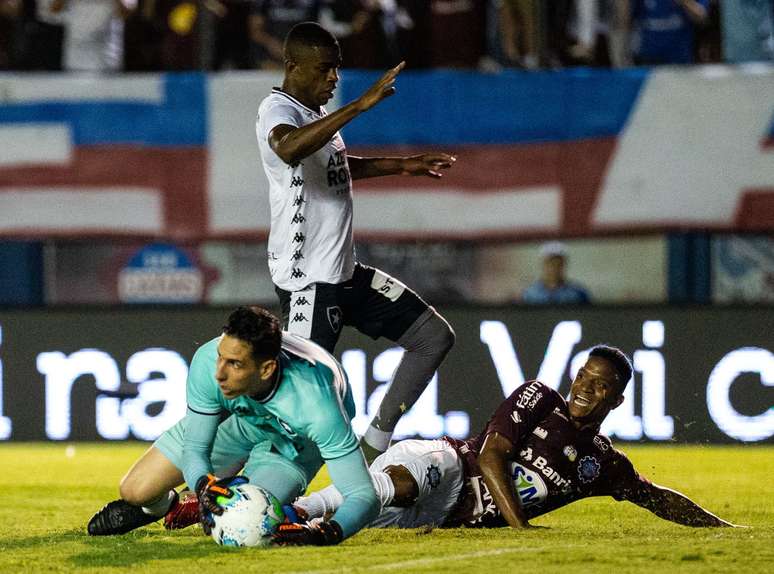 Botafogo elimina o Caxias na Copa do Brasil.