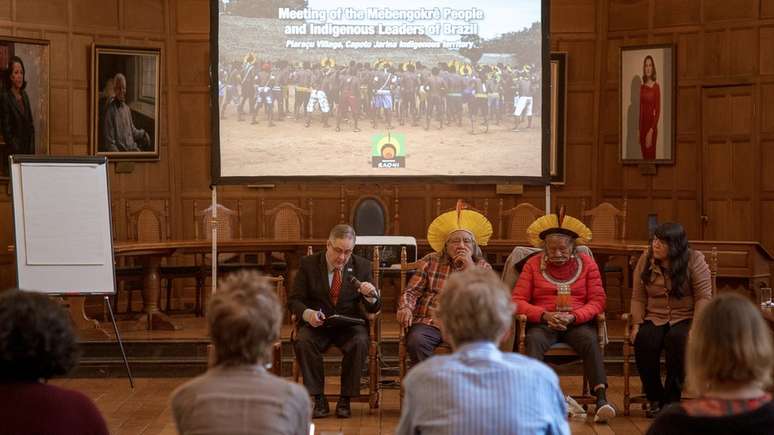 Evento em Oxford, no fim de janeiro, deu in&iacute;cio a uma turn&ecirc; mundial do cacique