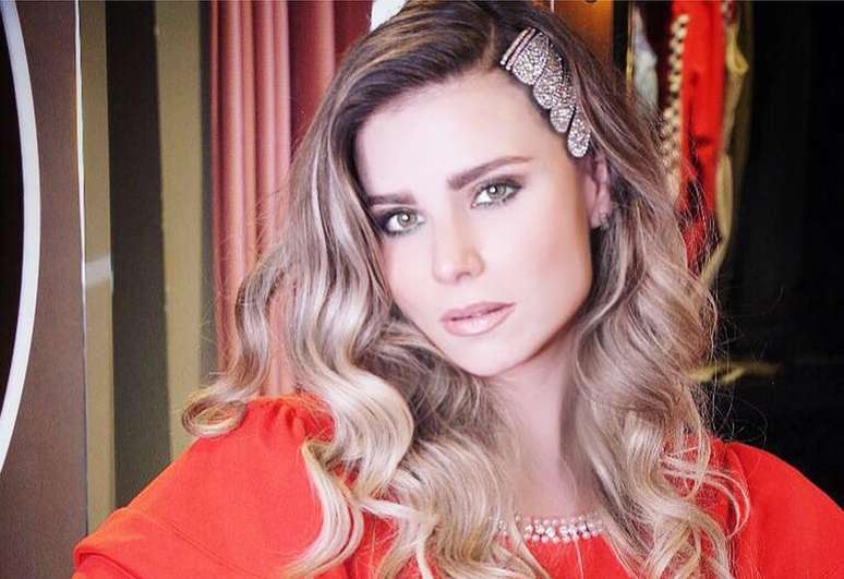 Ana Luc&iacute;a Salazar, hoje apresentadora no M&eacute;xico, foi a primeira a denunciar os abusos