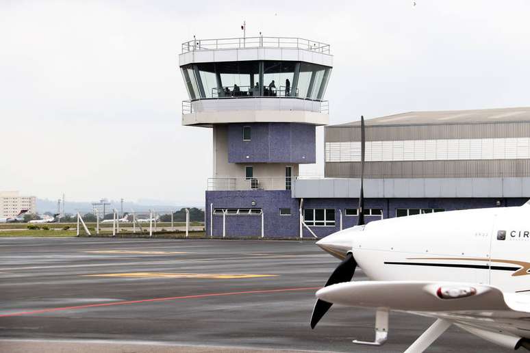 O aeroporto estadual em Sorocaba foi equipado com torre de controle para melhorar a segurança dos voos. O equipamento foi inaugurado em dezembro