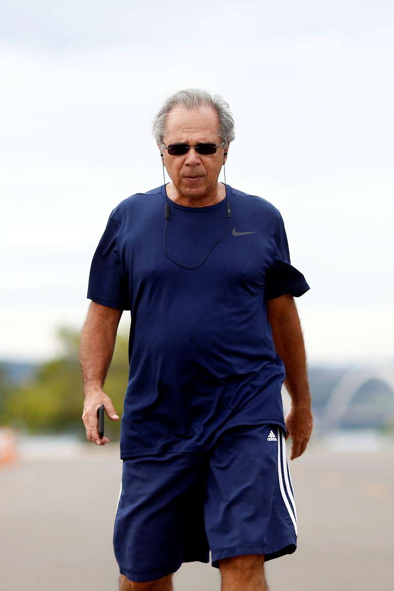 Ministro da Economia, Paulo Guedes, faz caminhada perto do Palácio do Alvorada
05/02/2020
REUTERS/Adriano Machado