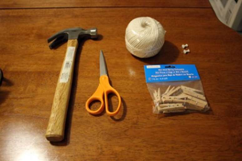 2. Algumas coisas voc&ecirc; j&aacute; vai ter em casa na hora de como fazer varal de fotos e as outras s&atilde;o super em conta