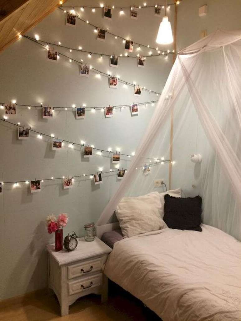 72. Varal de fotos com luzes &ndash; Via: Estilo Pr&oacute;prio