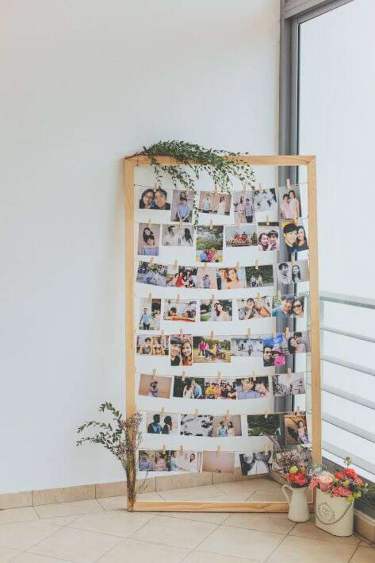 78. Varal de fotos de madeira com plantas decorando a moldura &ndash; Via: Pinterest