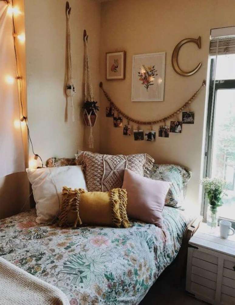 65. Varal de fotos no quarto boho &ndash; Via: Pinterest