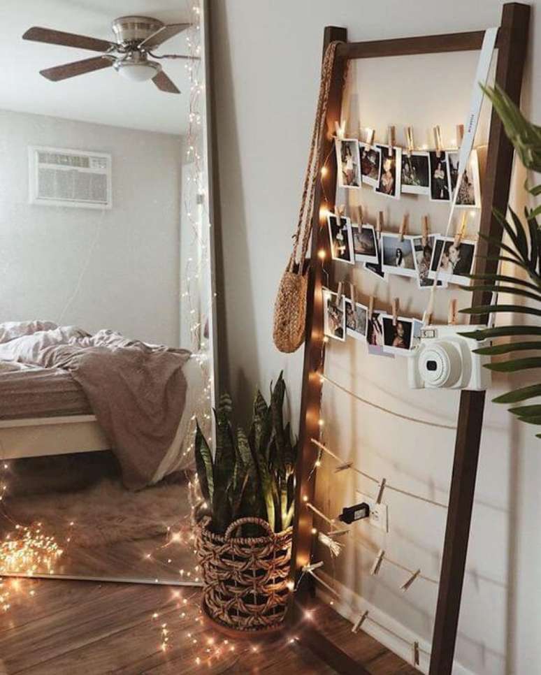 67. Varal de fotos no quarto &ndash; Via: Urban Outfitters