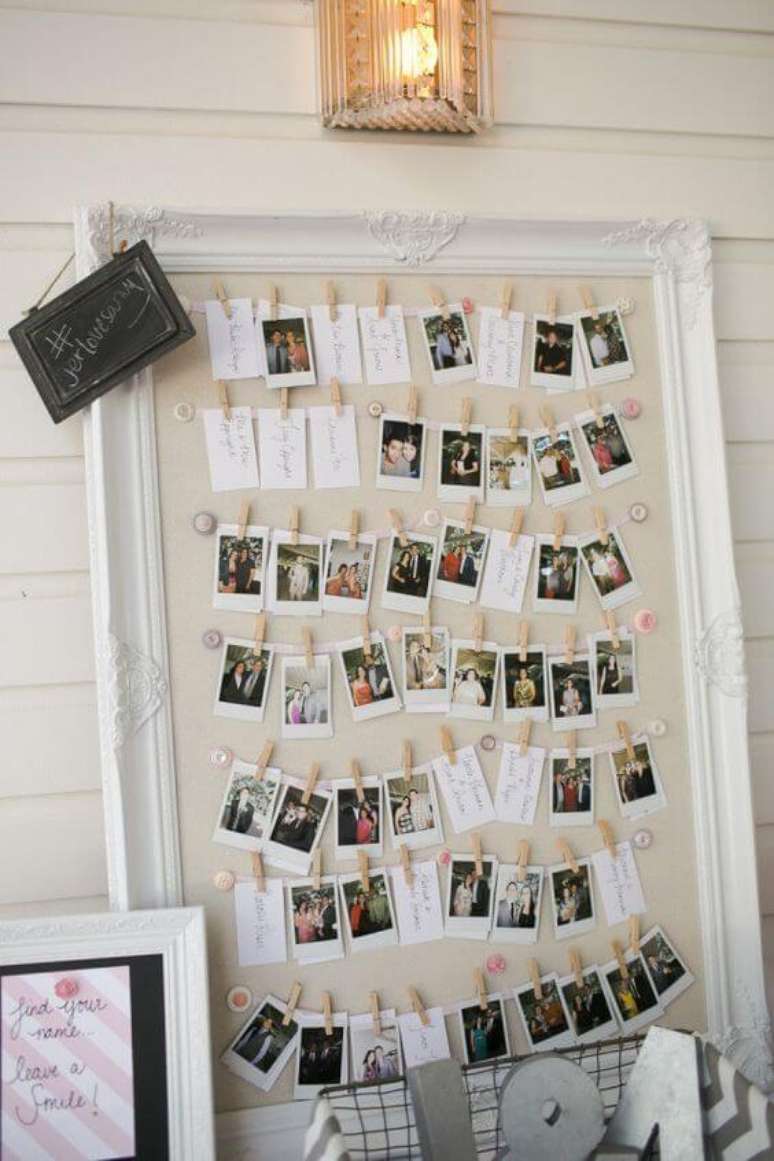 69. Varal de fotos com moldura branca &ndash; Via: Pinterest
