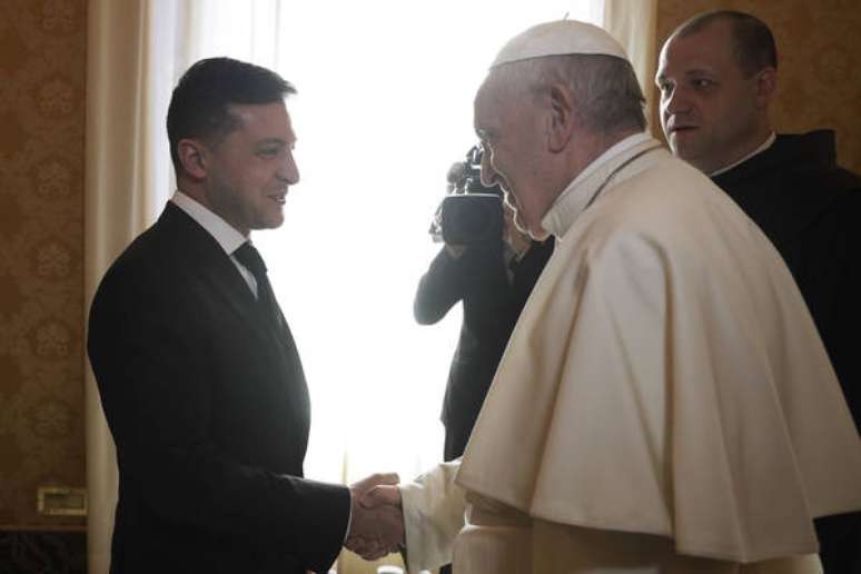 Papa recebe Zelensky e faz apelo por paz na Ucrânia