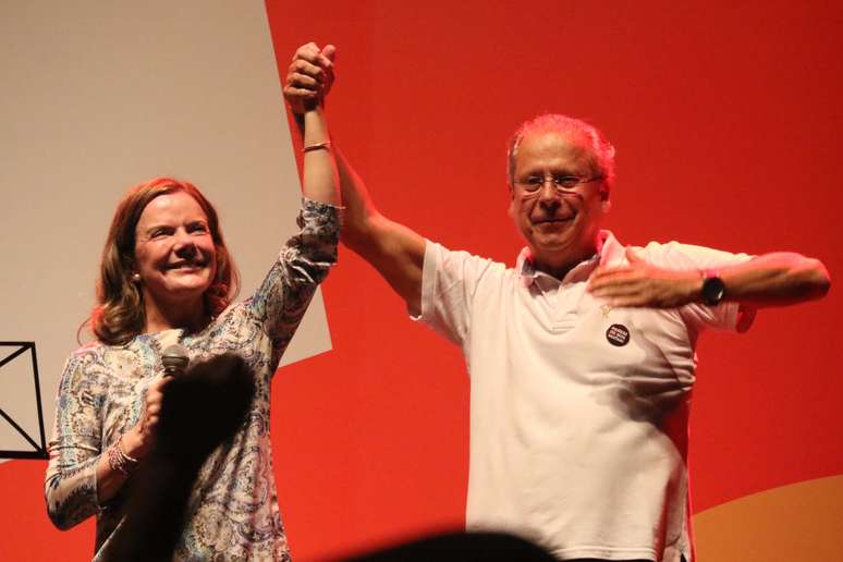 Gleisi Hoffmann e José Dirceu durante o primeiro dia de evento em comemoração aos 40 anos do Partido dos Trabalhadores (PT), no Circo Voador, na Lapa, zona central do Rio de Janeiro