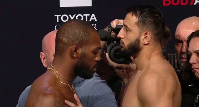 Jon Jones e Dominick Reyes prometem um confronto de tirar o fôlego na luta principal (Foto: Reprodução YouTube)