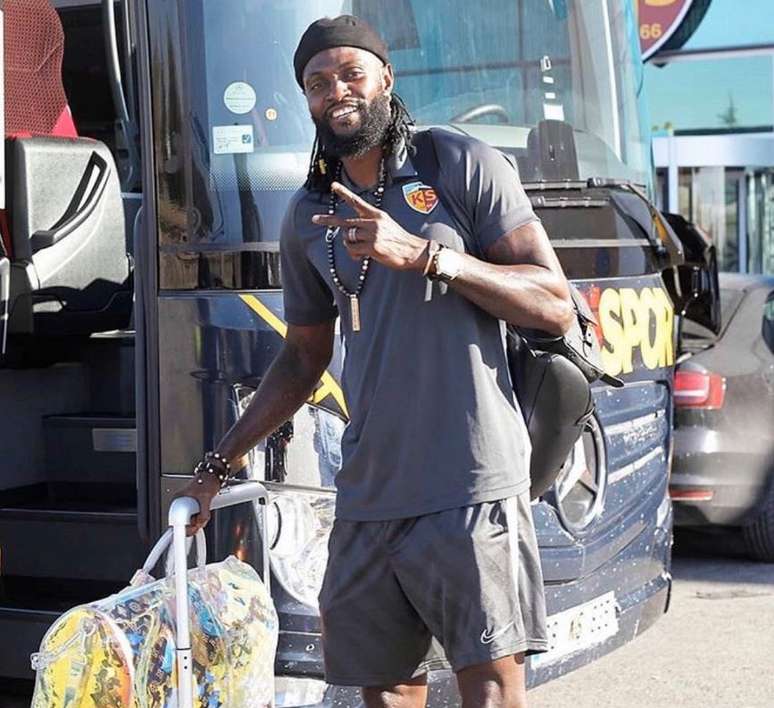 Emmanuel Adebayor vai jogar a Libertadores pelo Olímpia (Foto: Reprodução)