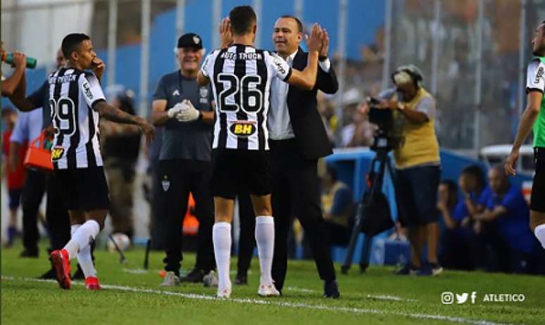 Dudamel comemora com Di Santo o gol alvinegro, que deu a liderança do Estadual- (Bruno Cantini/Atlético-MG)
