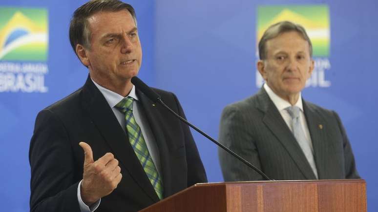 Bolsonaro anuncia novo presidente dos Correios, general Floriano Peixoto, em junho de 2019: antecessor teria agido 'como sindicalista', segundo o presidente