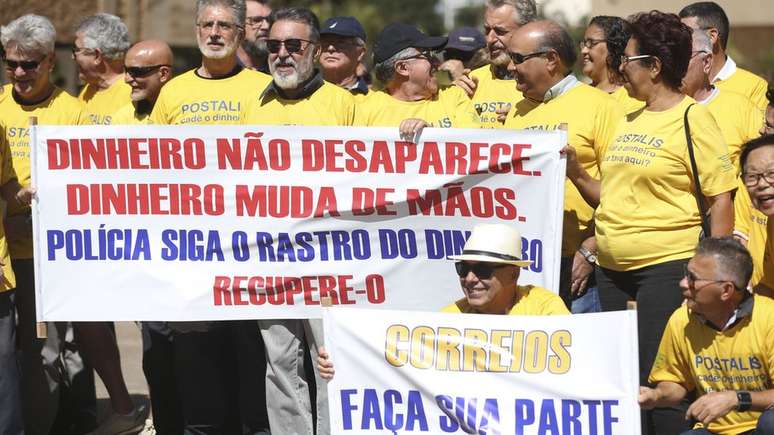 Protesto de cotistas do Postalis em 2018: funcionários questionam na Justiça pagamento de alíquota extra para cobrir déficit
