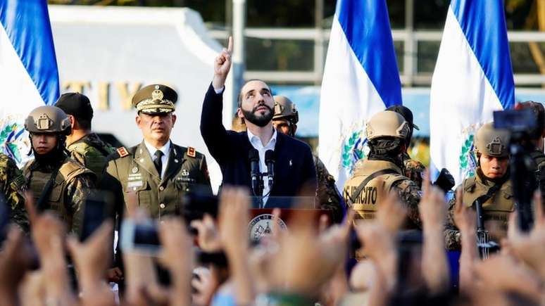 'Perguntei a Deus, e ele me disse: paci&ecirc;ncia', afirmou Bukele ao dar ultimato ao Congresso