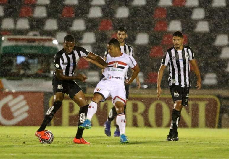 Na última vez que se enfrentaram o Botafogo-SP goleou o Santos em 4 a 0(Foto: Célio Messias/UAI Foto/Lancepress!)