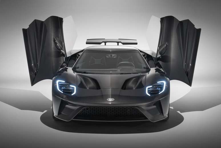 Nova versão Liquid Carbon: estreia na linha 2020 do Ford GT.