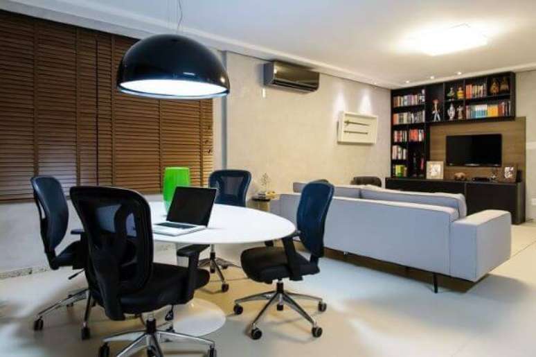 31. Sof&aacute; para escrit&oacute;rio em casa &ndash; Projeto: L&eacute;lio Fortes