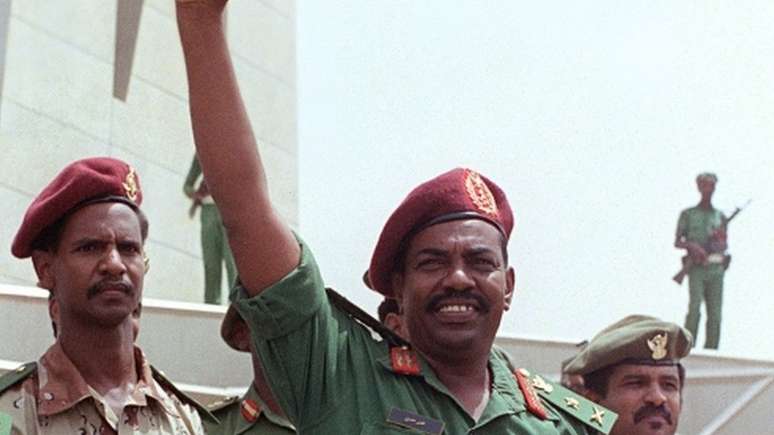 Omar Bashir chegou ao poder no Sudão por um golpe, em 1989