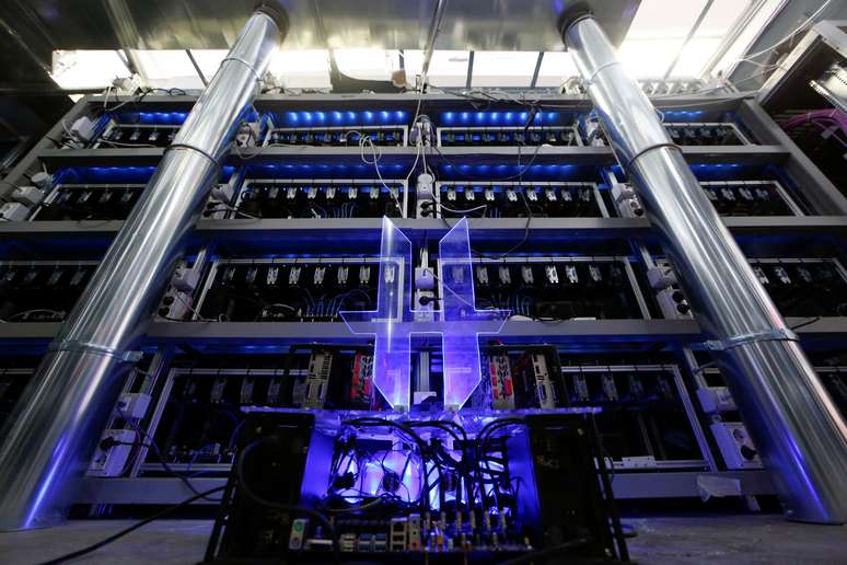 Equipamento de mineração de bitcoin. 6/4/2018. REUTERS/Alessandro Bianchi 